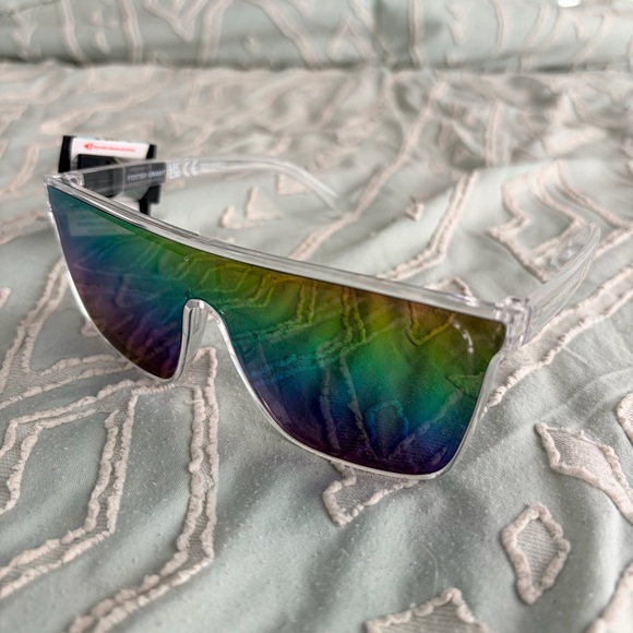 Foster Grant Clear Frame Sunglasses with Multicolor Lenses - Picture 3 of 3